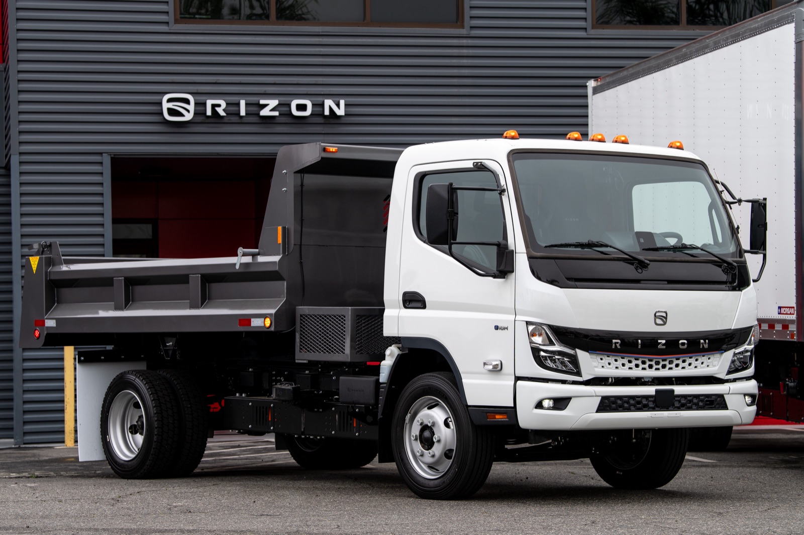 Rizon electric dump truck outside a RIZON dealership