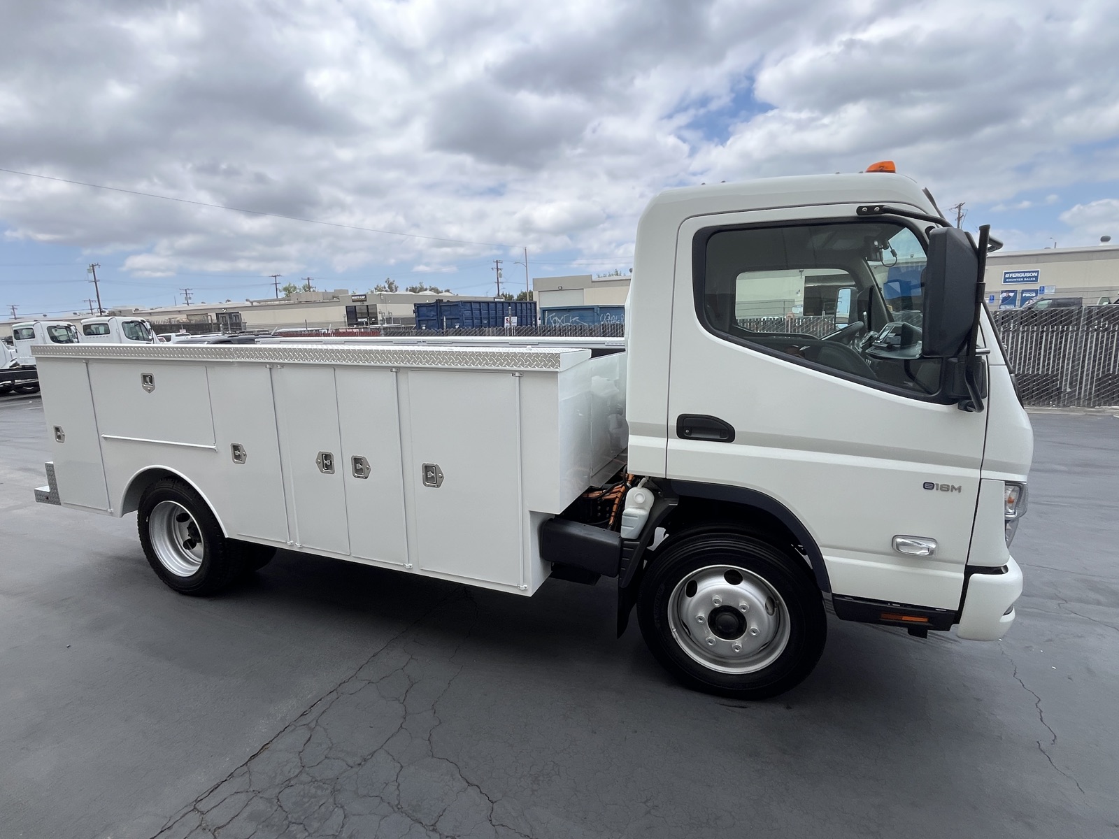Rizon electric truck with a service body